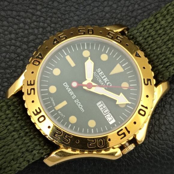 Vintage 1983 Seiko Diver Automatic Mens Gold Watch W/daydate & Green accents - Picture 6 of 9